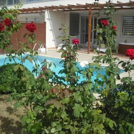 Babylon Bliss Is A Unique 3 Bed 3 Bath Duplex Home With Its Own Private Pool شقة *