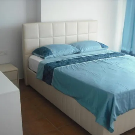 Babylon Bliss Is A Unique 3 Bed 3 Bath Duplex Home With Its Own Private Pool شقة